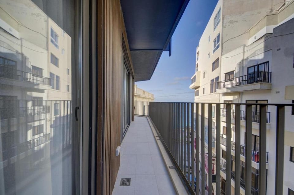 Property building, Balcony/Terrace