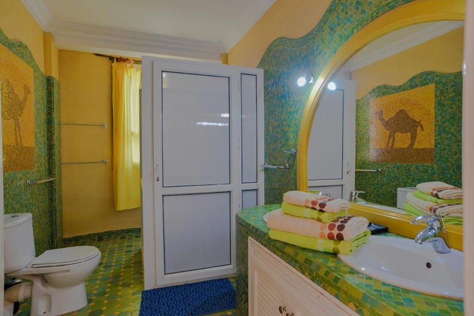 Shower, Bedroom, towels