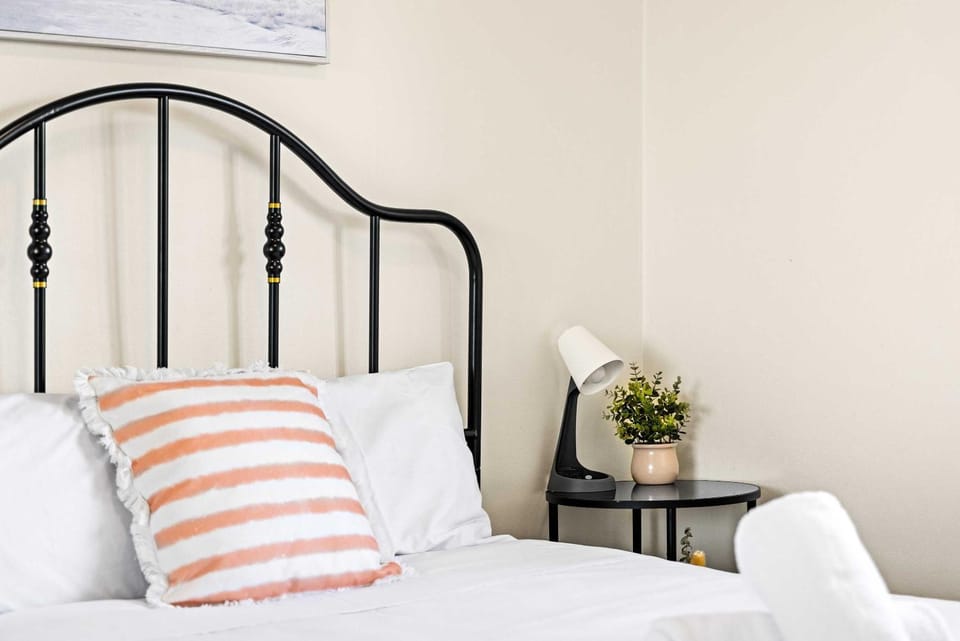 Comfy 2BR Base in Auburn - Easy Access Everywhere Apartment in Sydney