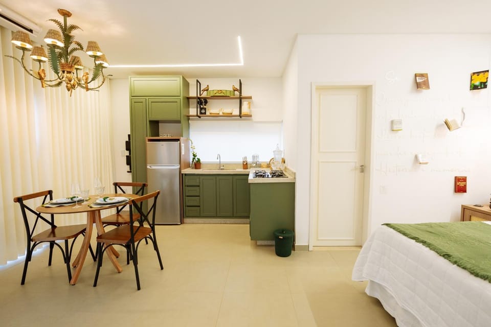 Kitchen or kitchenette, Dining area, minibar, oven, pet friendly, stove