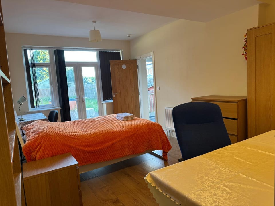 Oxford Ensuite Villa Park View Free Parking Six Large Rooms Very Rare Bed and Breakfast in Oxford