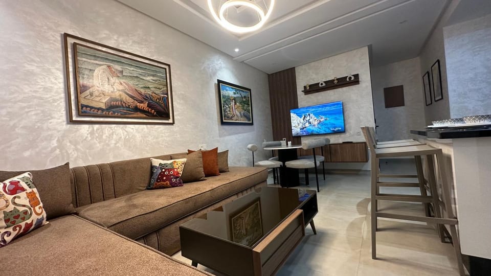 Communal lounge/ TV room, TV and multimedia, Living room, Seating area, Dining area