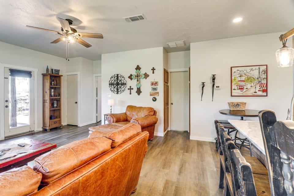 1 Mi to Lake: Pet-Friendly Cabin in Strawn Cabin in Possum Kingdom Lake