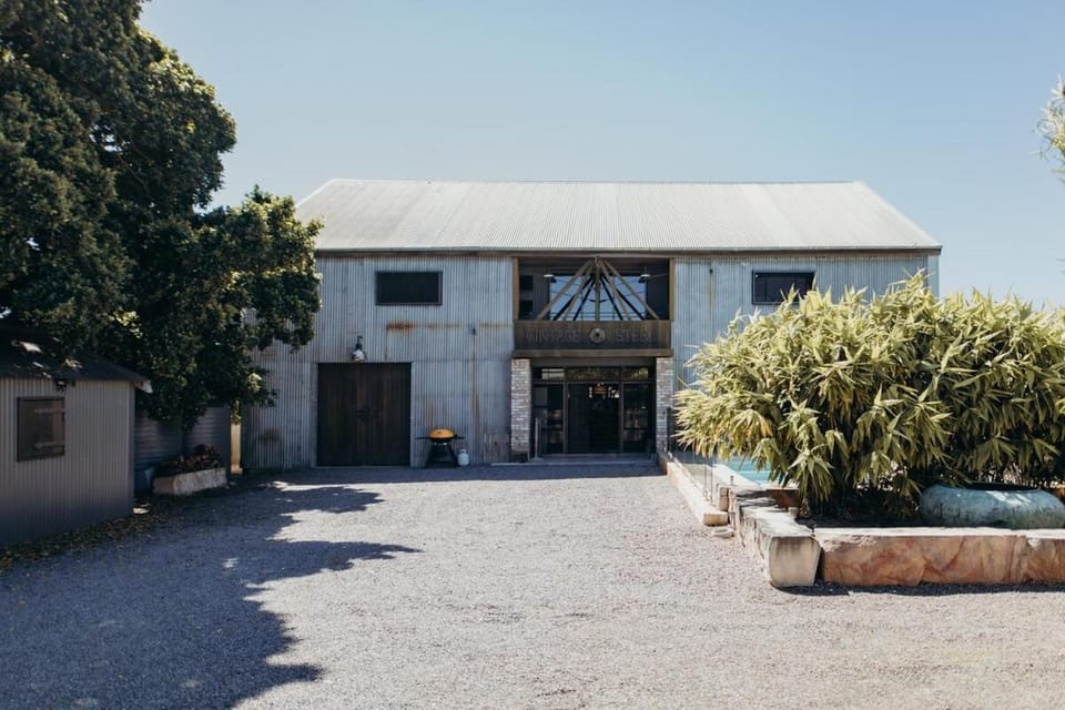 Property building, Garden, Parking