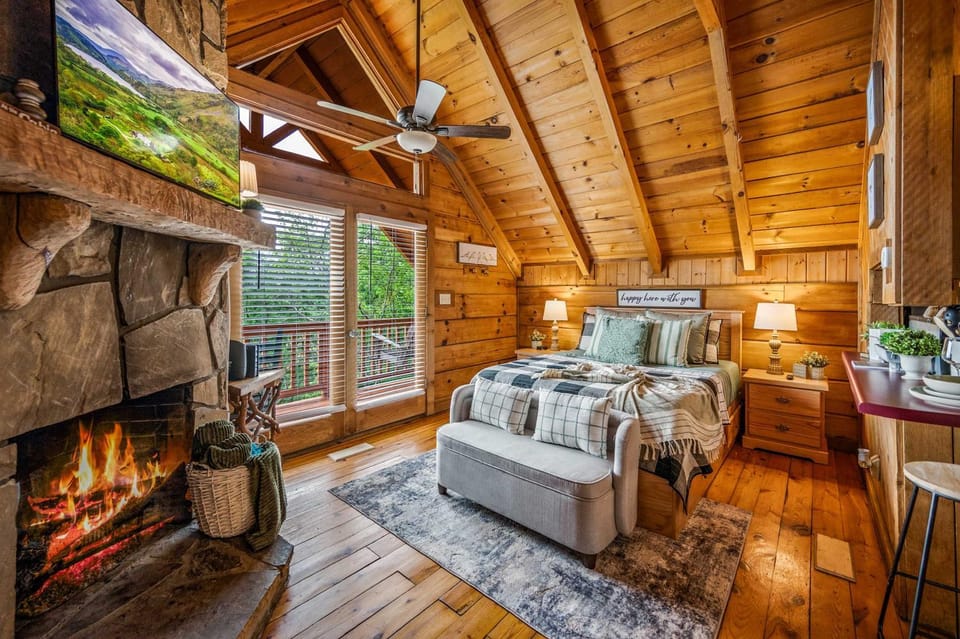 Hot Tub Cute Studio Cabin Views Private Relax Cabin in Sevier County