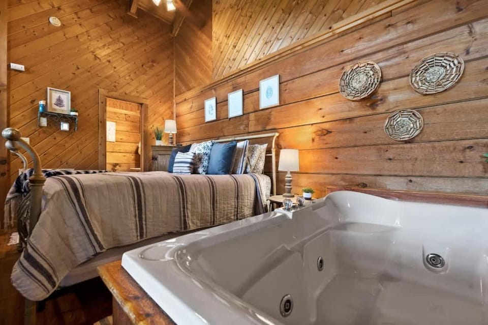View Location Studio Log Cabin Hot Tub Fireplace Cabin in Pigeon Forge