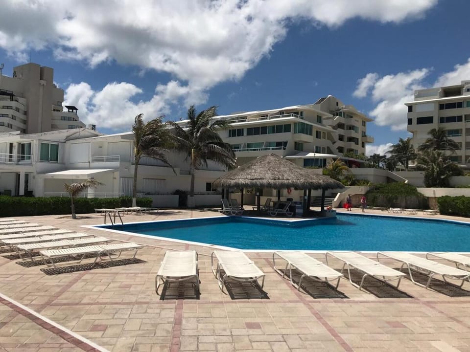 Hermoso Apartamento con playa en Zona Hotelera Apartment in Cancun