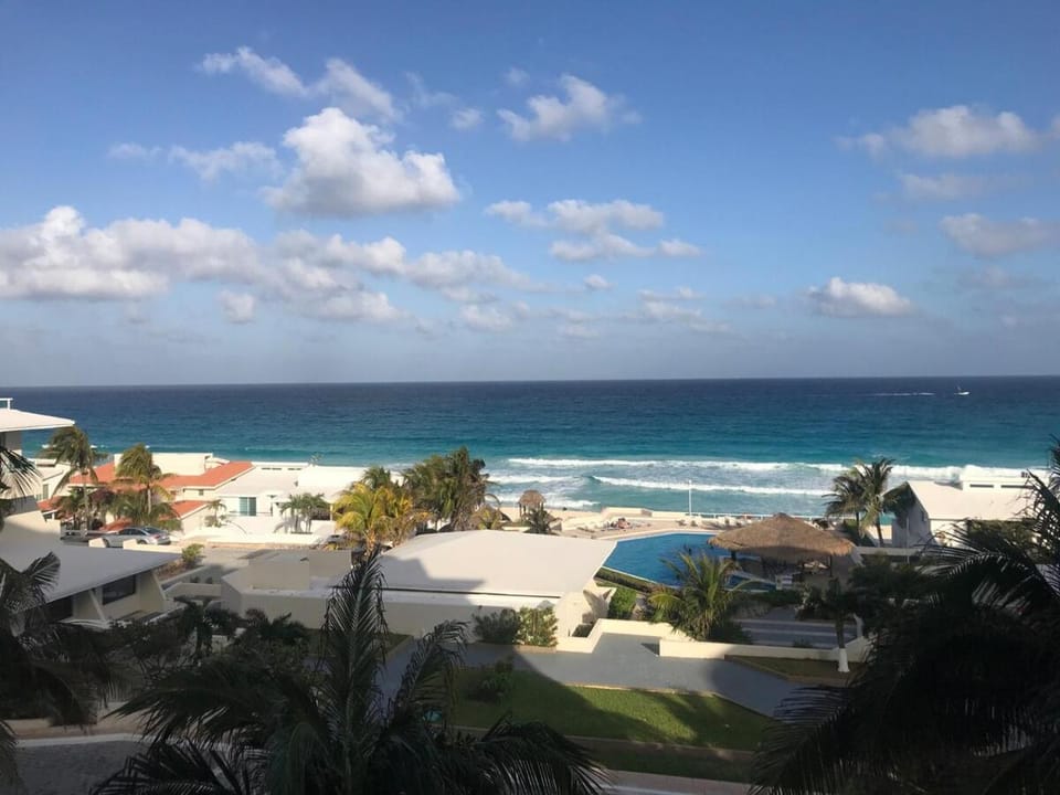 Hermoso Apartamento con playa en Zona Hotelera Apartment in Cancun