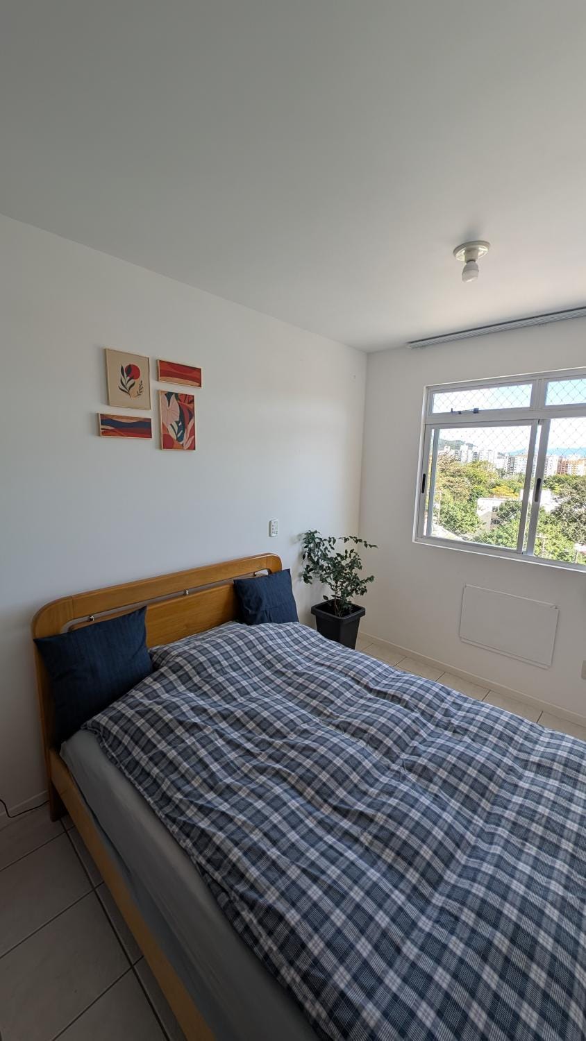 Suíte com Banheiro Privativo em APARTAMENTO COMPARTILHADO Portaria24h Apartment in Florianopolis