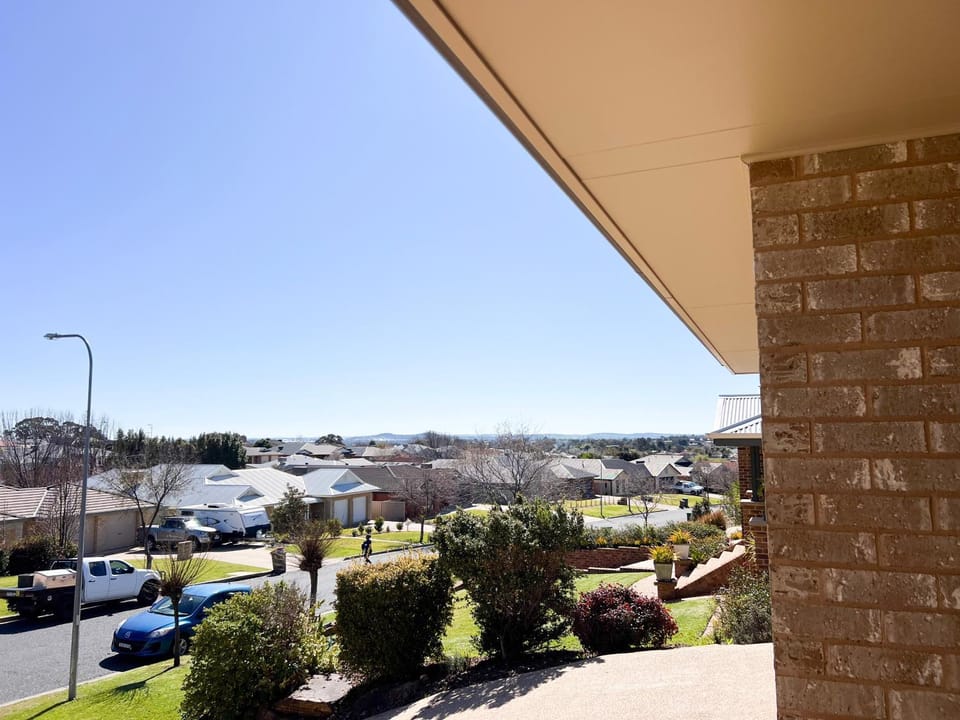 The Yarrawah - Sleeps 10 House in Wagga Wagga