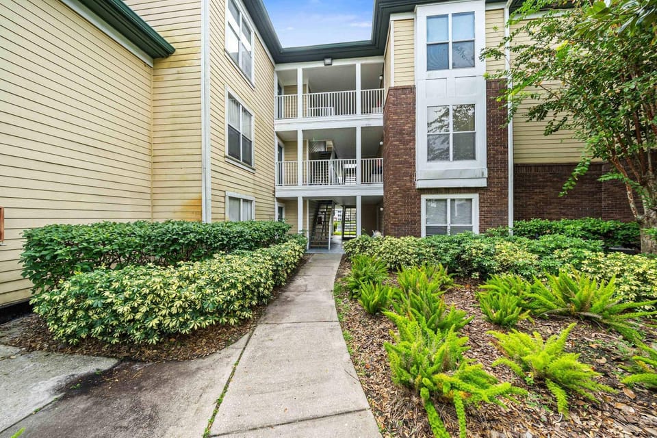 The Urban Oasis - Serene Views House in Greater Carrollwood