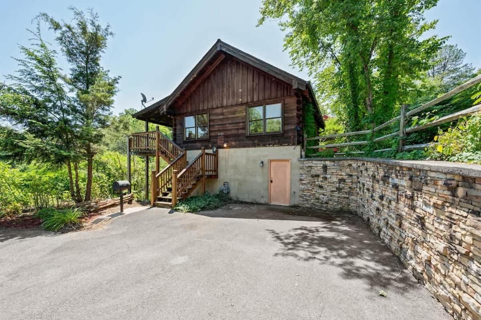Location Smokies Log Cabin Hot Tub Fireplace Cabin in Pigeon Forge
