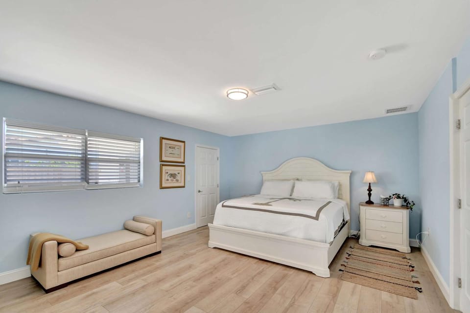 Dolphin Villa - Private Pool House in Riviera Beach