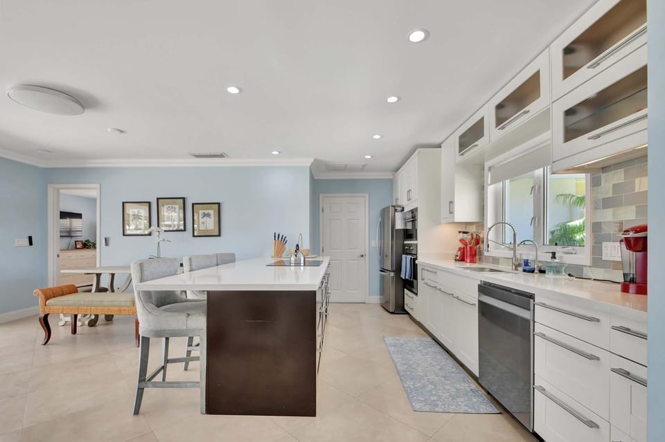 Dolphin Villa - Private Pool House in Riviera Beach