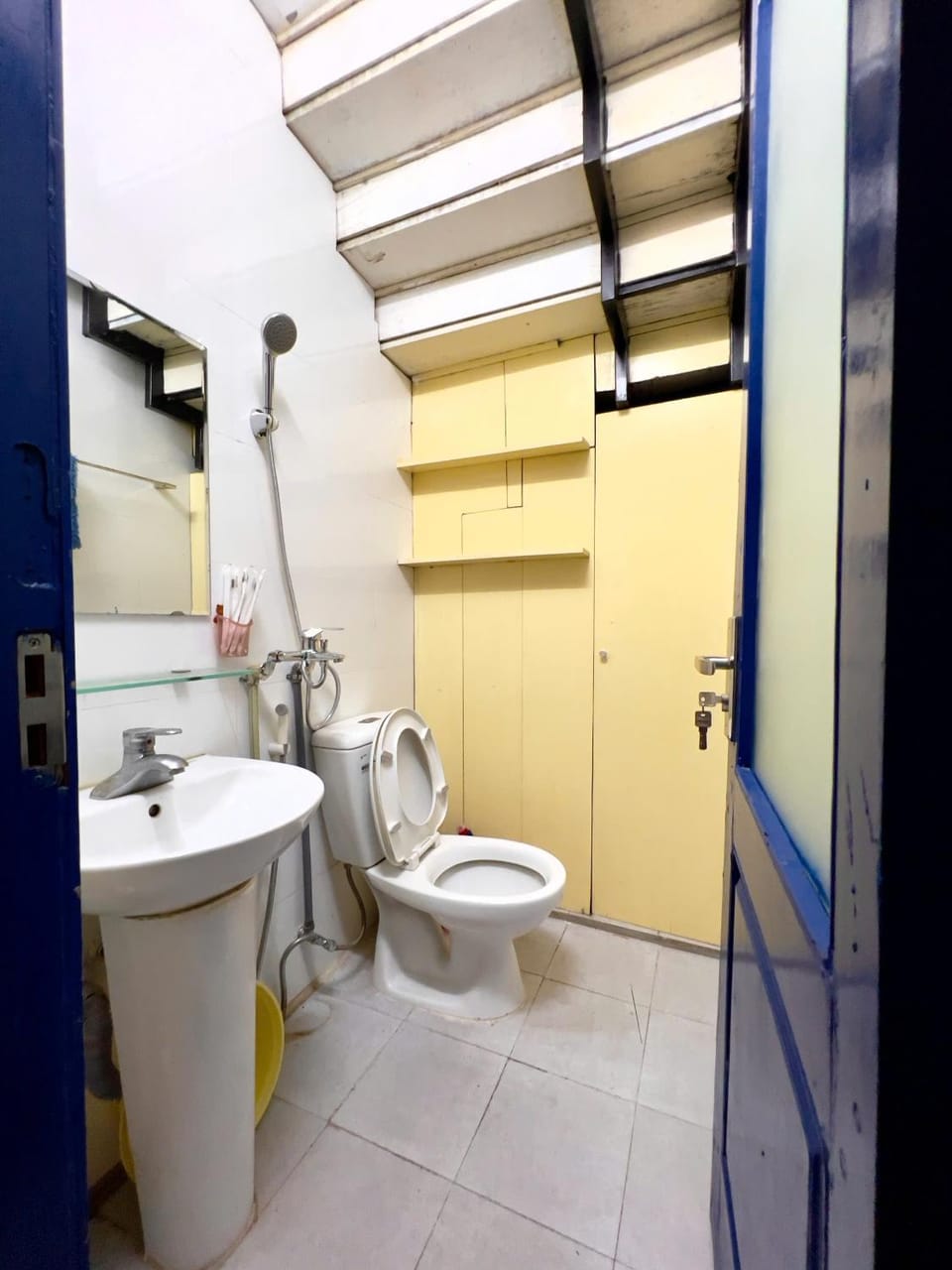Shower, Toilet, bidet