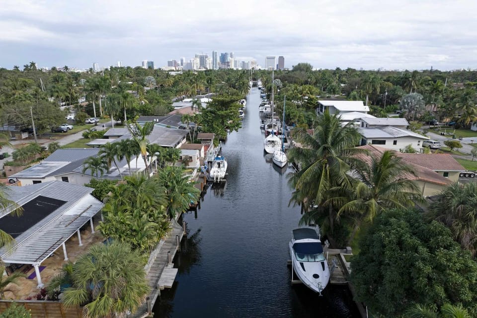 Waterfront Oasis with Private Pool House in Fort Lauderdale
