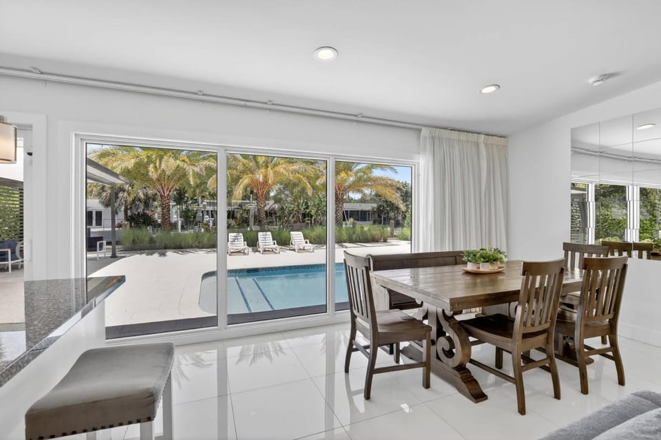 Waterfront Oasis with Private Pool House in Fort Lauderdale