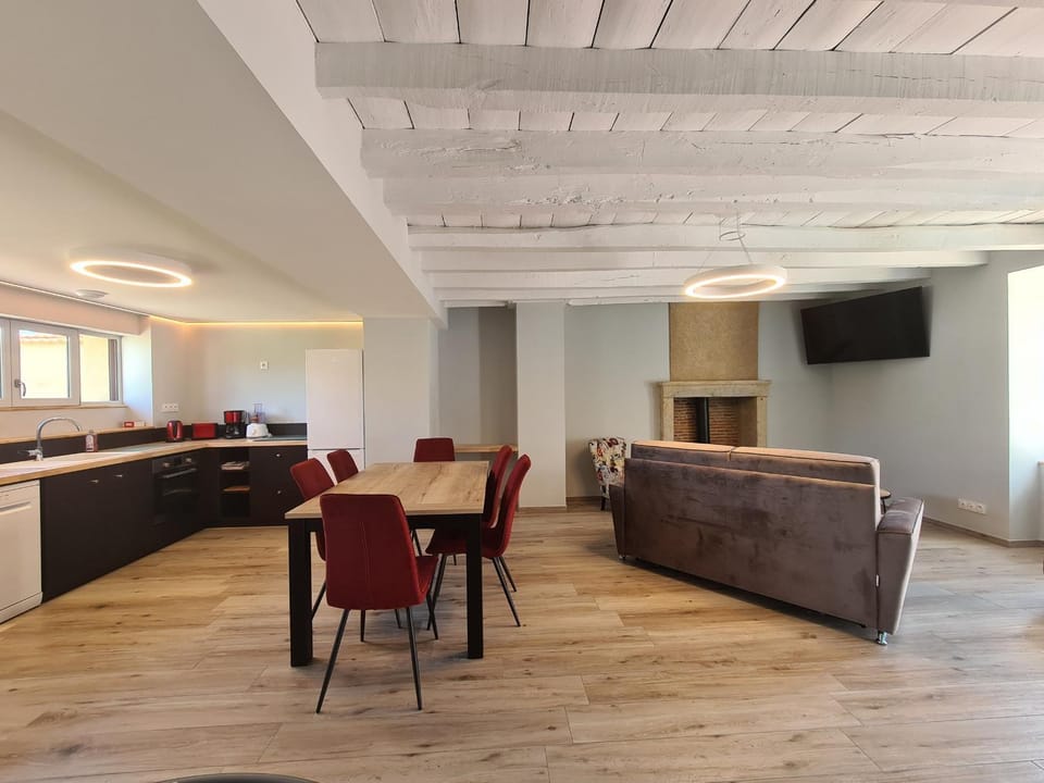 Gîte 3*-6 & 14 pers, rénové 2022, proche Châtre - FR-1-591-747 House in Centre-Val de Loire