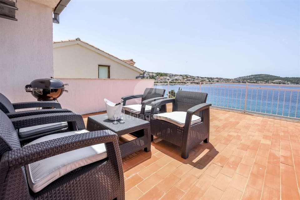BBQ facilities, Balcony/Terrace, Seating area, Sea view