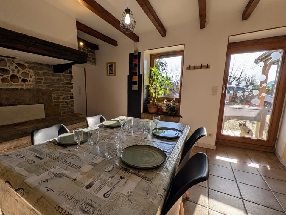 Gîte entre ville et campagne, Wi-Fi gratuit, sur circuit des peintres Country House in Bourgogne-Franche-Comté