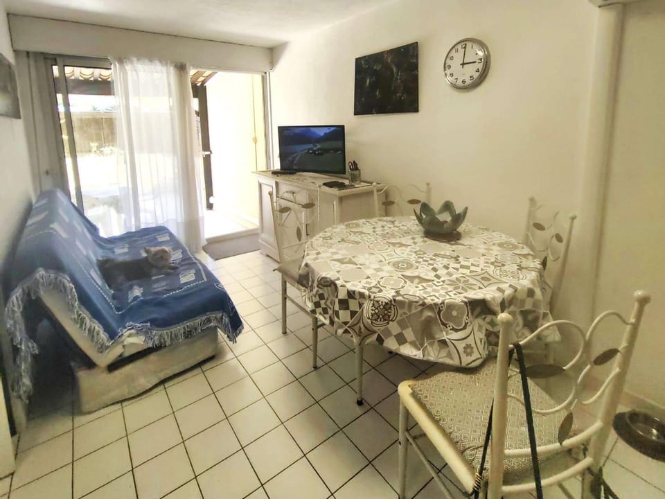 Cap d'Agde: Joli T2 Climatisé à 50m Plage, 4 Pers Apartment in Agde