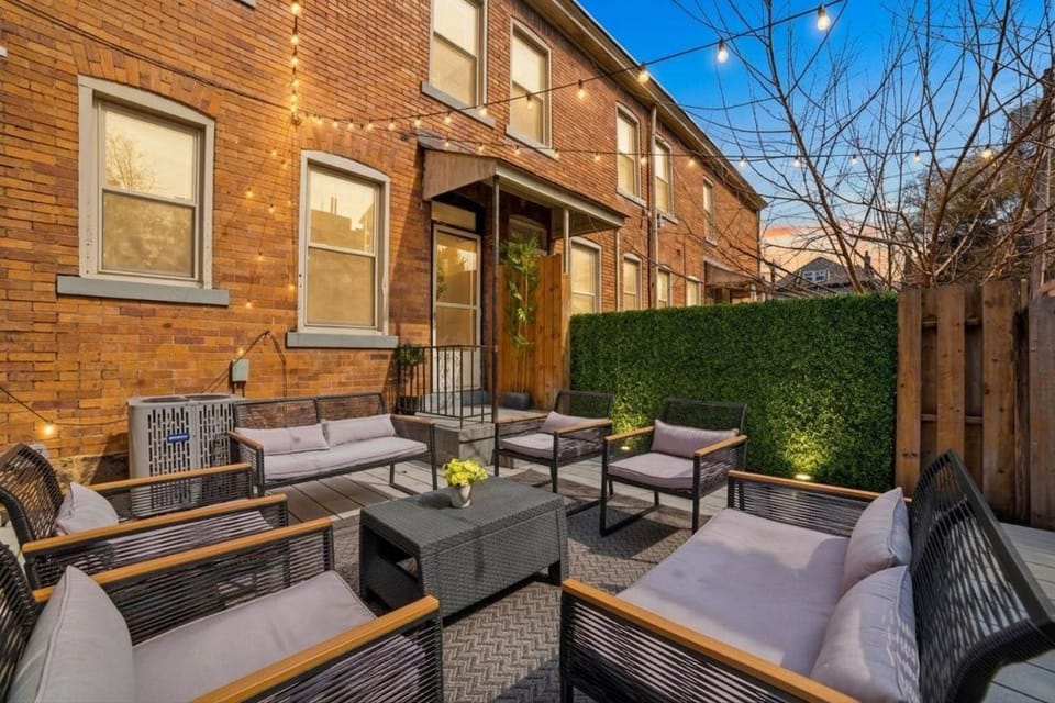 Near UPMC, CMU, Pitt & Walnut and Free Parking Apartment in Shadyside