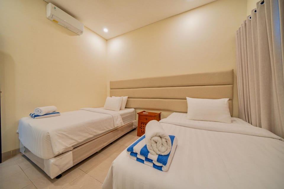 Bed, Bedroom, towels, air conditioner