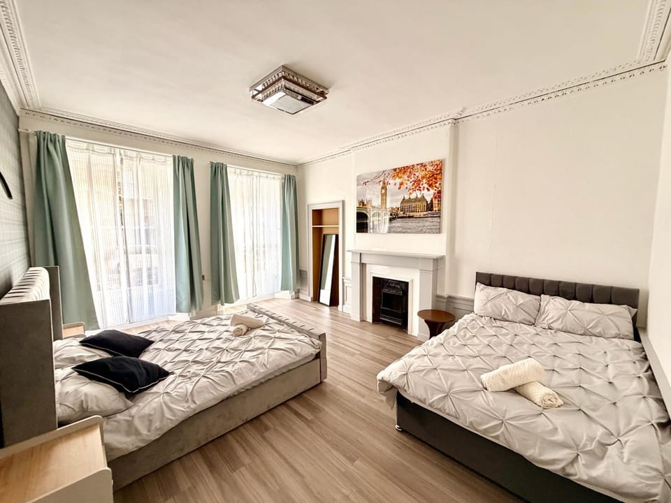 The Handy Hub Luxury Victorian Apartment - Fast WiFi & Central Edinburgh Apartment in Edinburgh