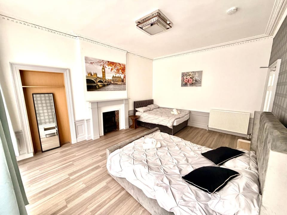 The Handy Hub Luxury Victorian Apartment - Fast WiFi & Central Edinburgh Apartment in Edinburgh