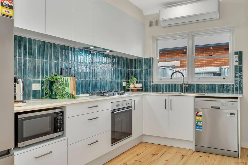 Kitchen or kitchenette, Other, dishwasher, oven, stove