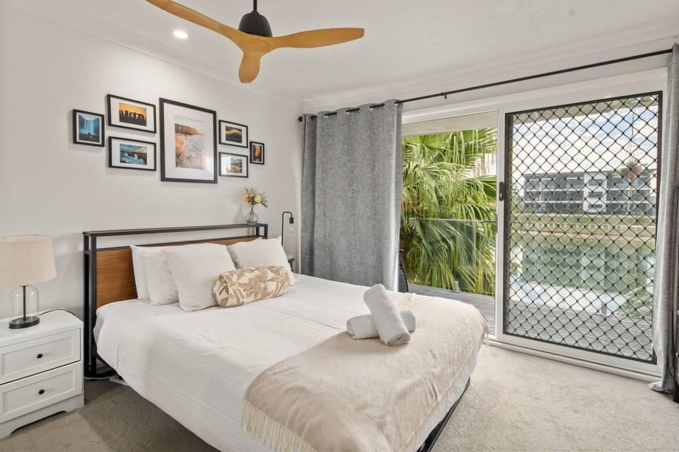 Bed, View (from property/room), Other, Bedroom, towels