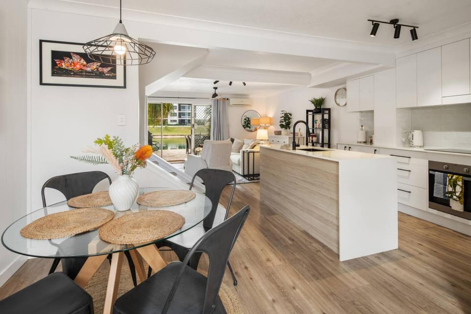Kitchen or kitchenette, Other, Dining area