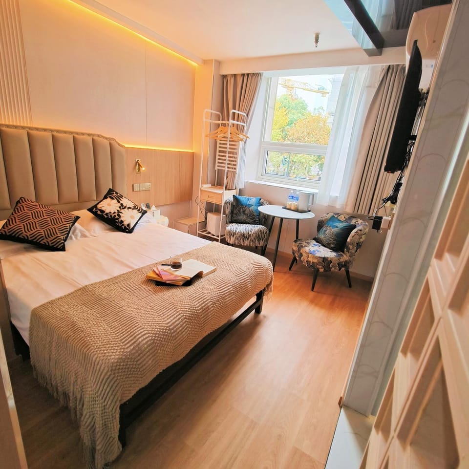 Bed, Photo of the whole room, Bedroom