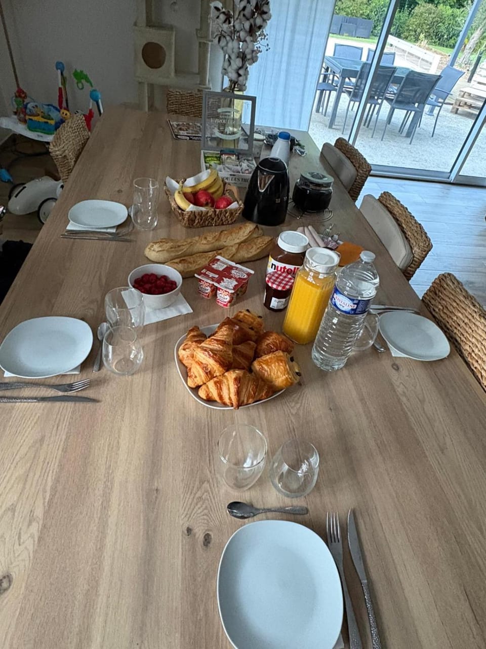 Food and drinks, Dining area, Food, Breakfast, Continental breakfast, Drinks