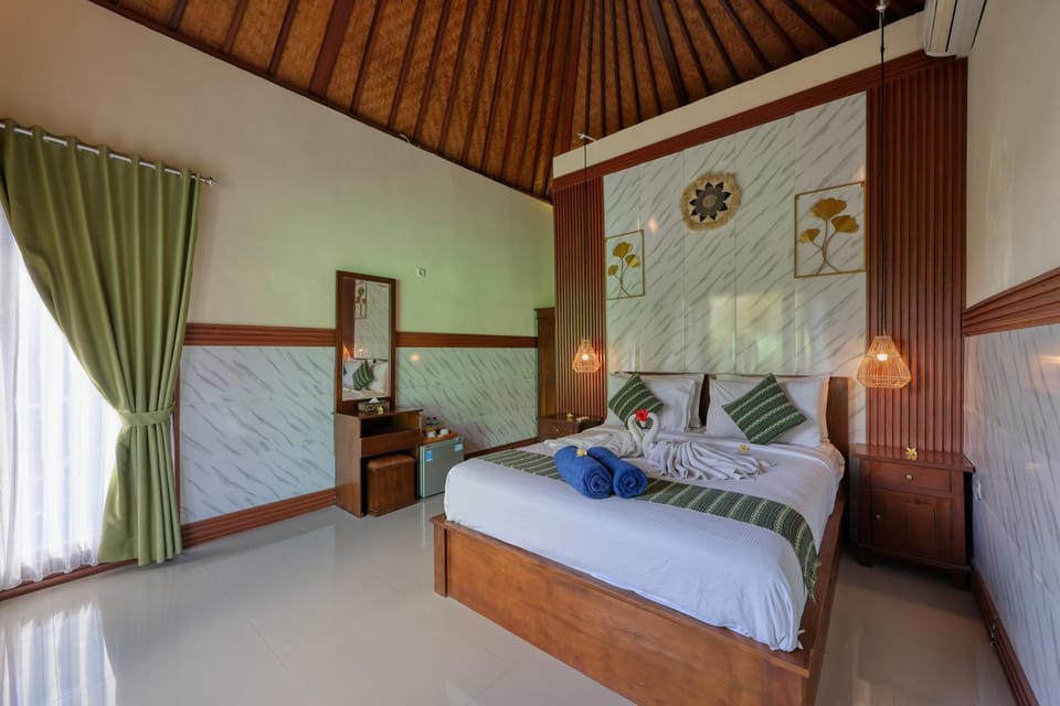 Bed, Photo of the whole room, Bedroom, minibar, towels, air conditioner