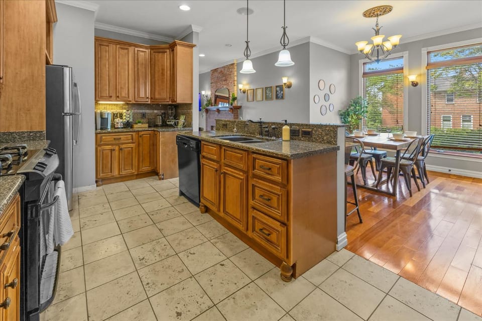Spacious Downtown Apartment with Free Parking House in Indianapolis
