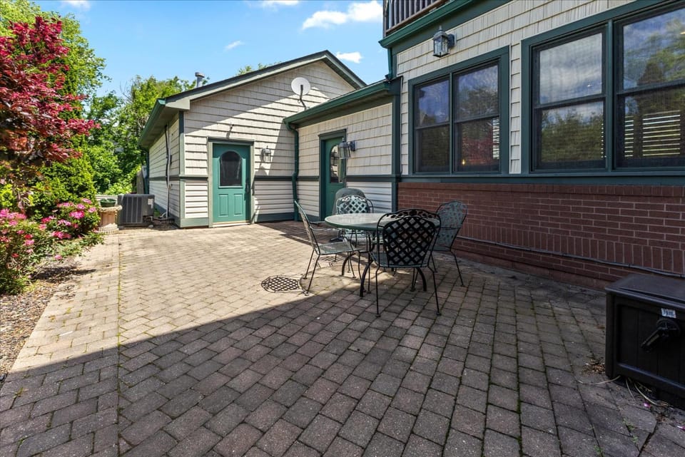 Spacious Downtown Apartment with Free Parking House in Indianapolis