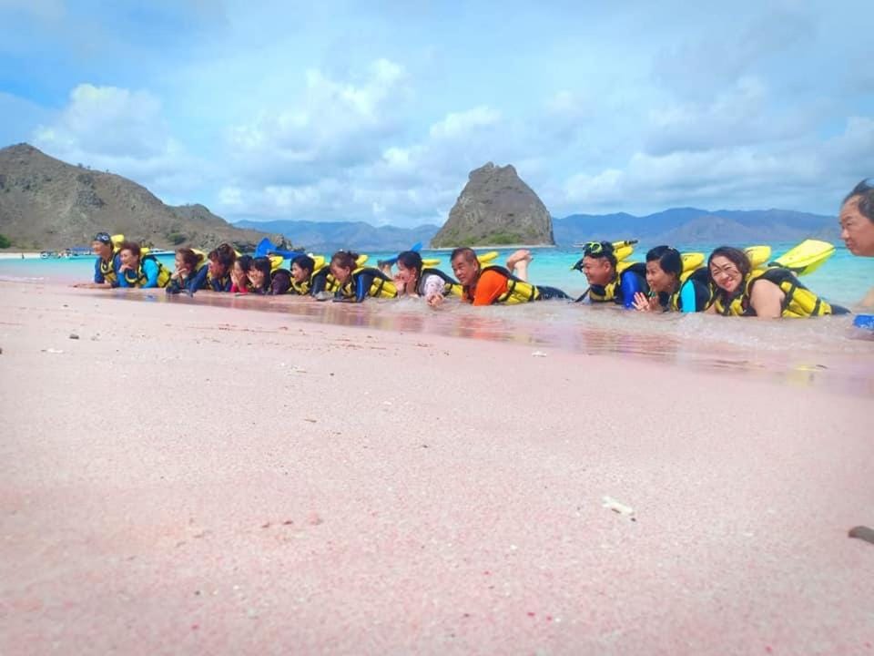 Day, People, Natural landscape, Beach, Mountain view, Sea view, group of guests