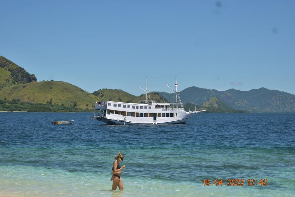 Day, People, Natural landscape, Activities, Beach, Mountain view, Sea view, group of guests