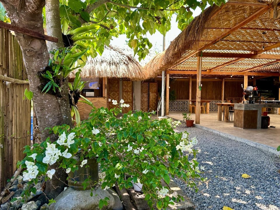 Property building, Communal lounge/ TV room, Lobby or reception, Communal kitchen