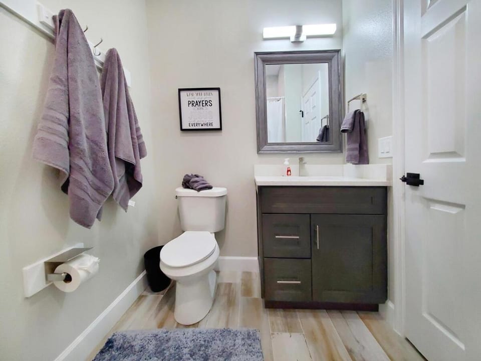 Gated 3BR 3BA Townhome Near Disney w Pool and Gym House in Four Corners