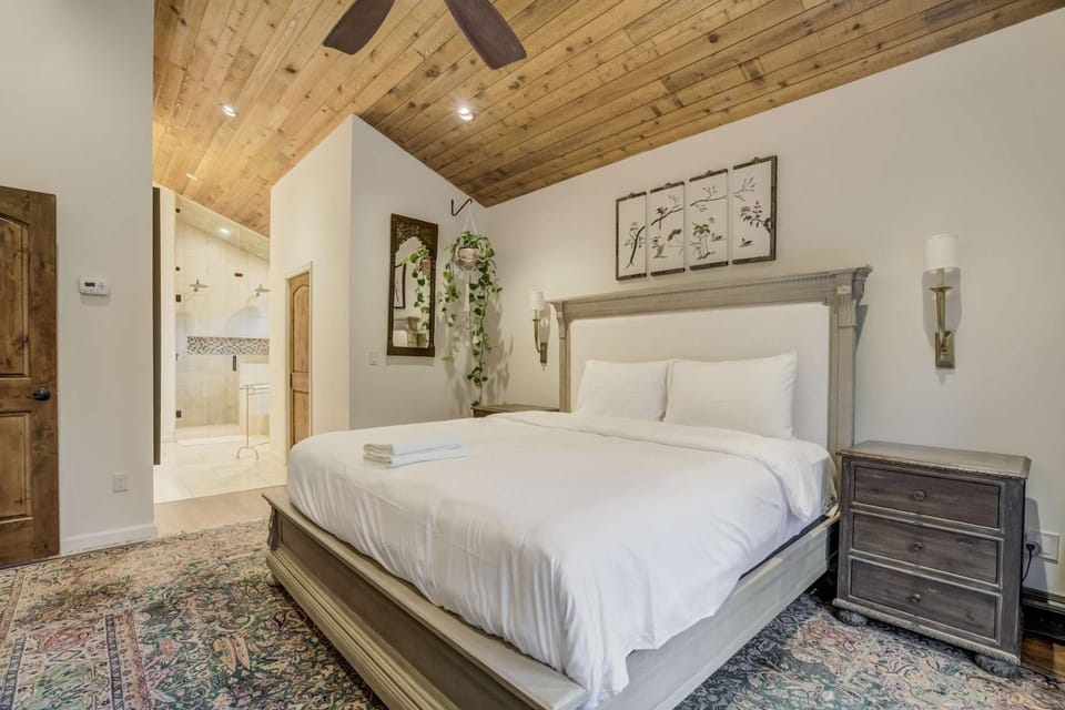 Broadmoor Bliss Waterfalls & Wildlife Spa Gym House in Colorado Springs