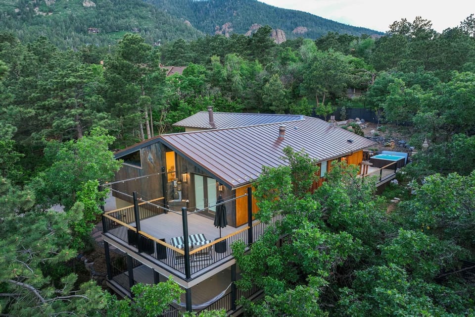 Broadmoor Bliss Waterfalls & Wildlife Spa Gym House in Colorado Springs