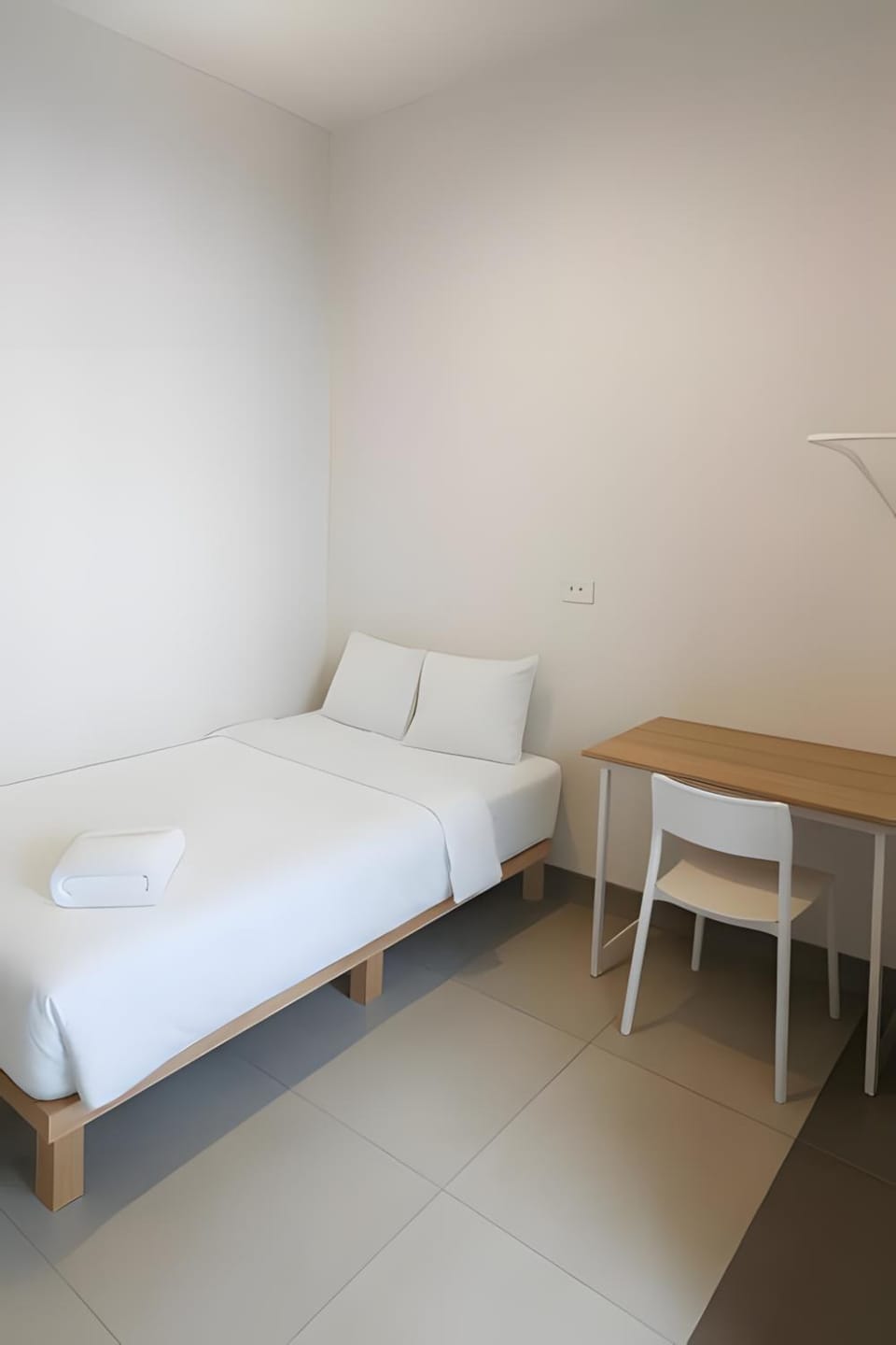 Bed, Photo of the whole room, Seating area, Bedroom
