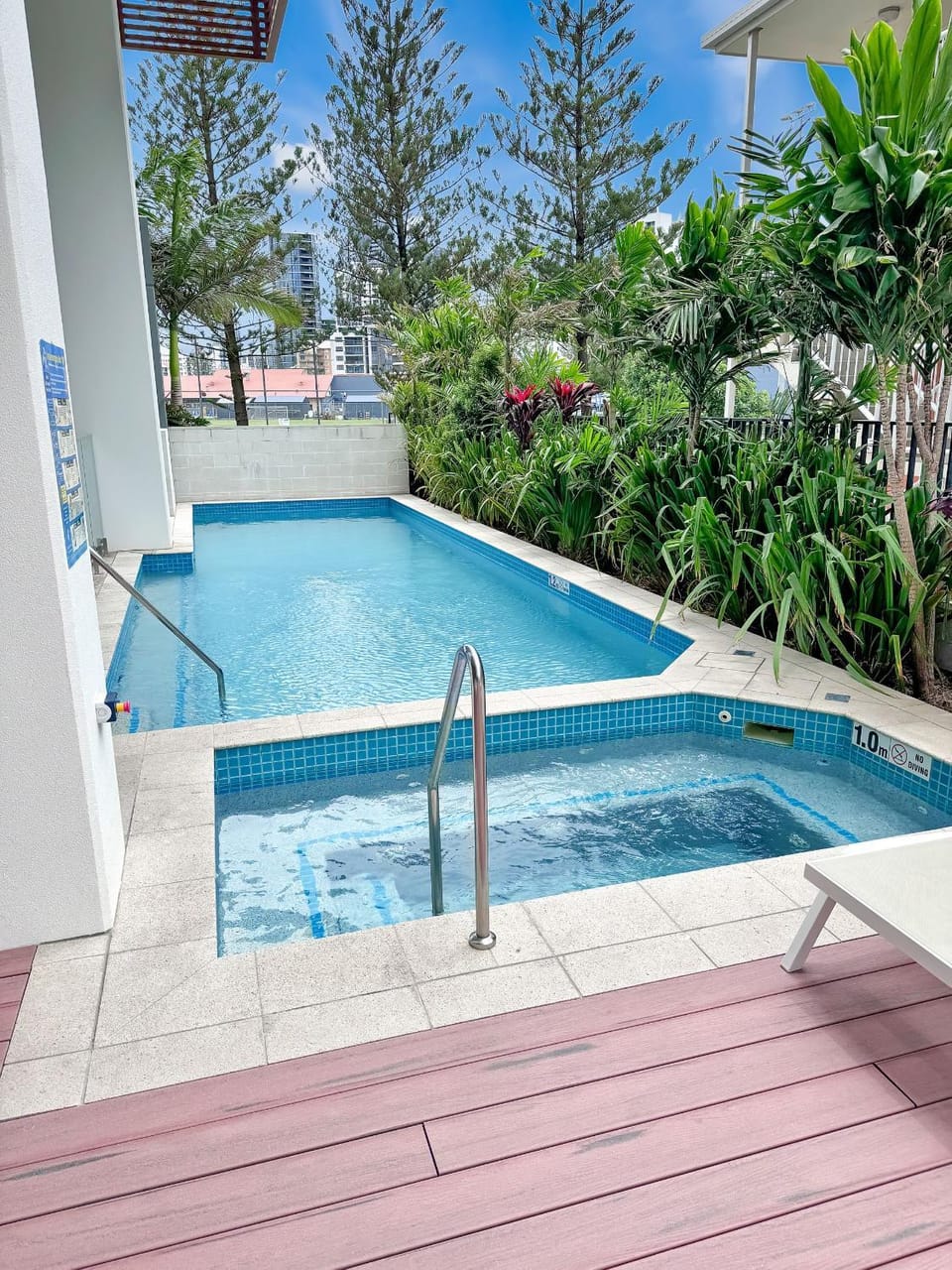 2 Bedroom Broadbeach Stay Walk to Beach - CoastHM Apartment in Gold Coast