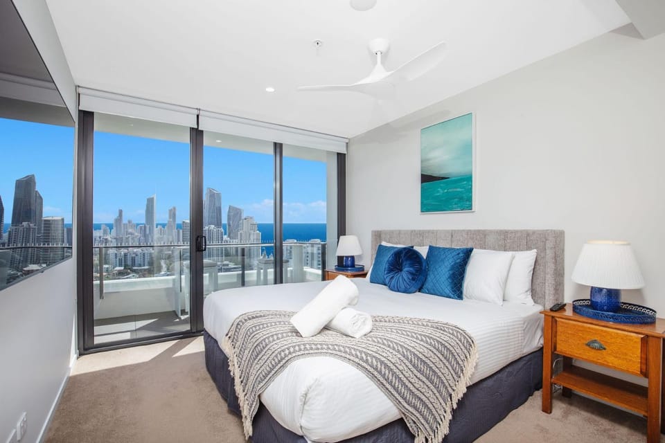 2 Bedroom Broadbeach Stay Walk to Beach - CoastHM Apartment in Gold Coast
