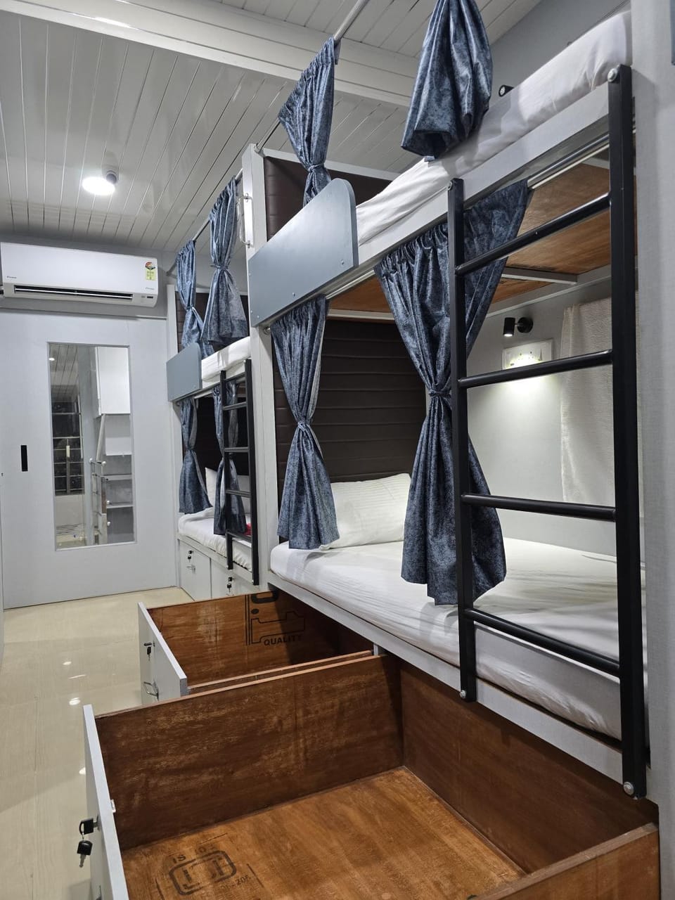 Aqua Marol Dormitory Hostel in Mumbai