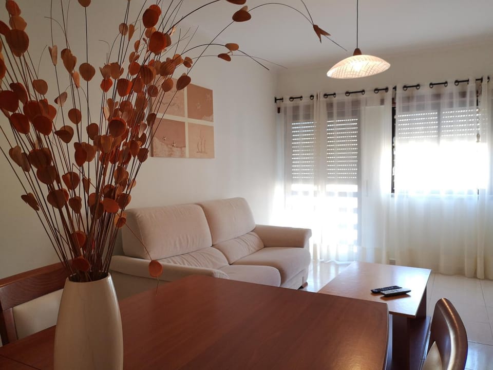 Living room, Photo of the whole room, Decorative detail, Dining area