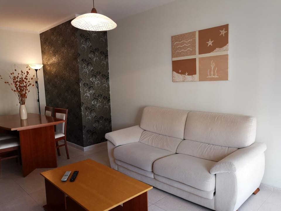 Living room, Photo of the whole room, Decorative detail, Dining area