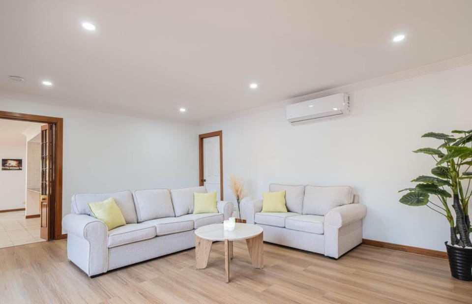 Living room, Seating area, air conditioner